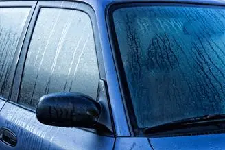 Feuchtigkeit im Auto: Das hilft gegen Nässe im Auto